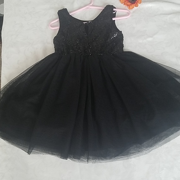 EST 1989 PLACE Dress - Picture 2 of 6